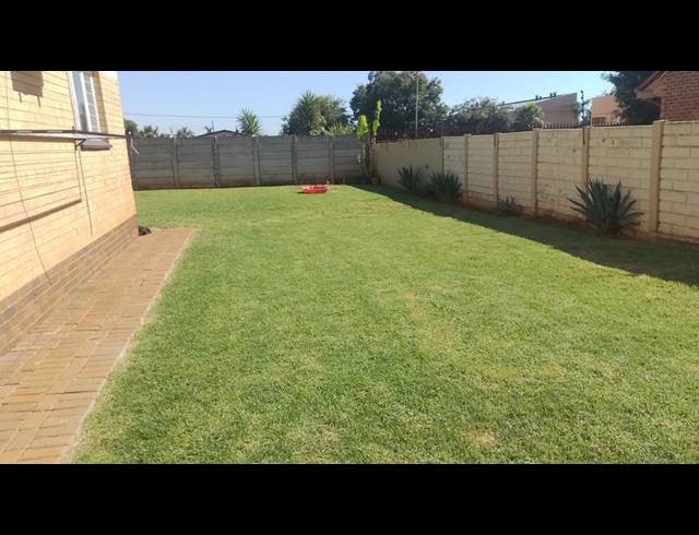 3 BEDROOM HOUSE FOR SALE IN HELIKONPARK